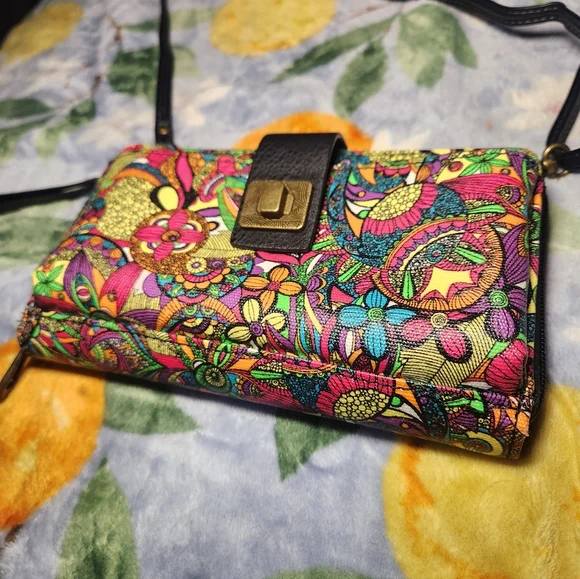 Vibrant Floral Clutch with Black Accents Sakroots - Picture 1 of 12